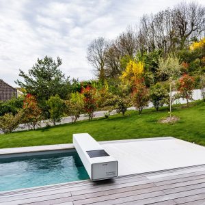 Panneau solaire du caisson Coverseal alimentant la couverture de piscine