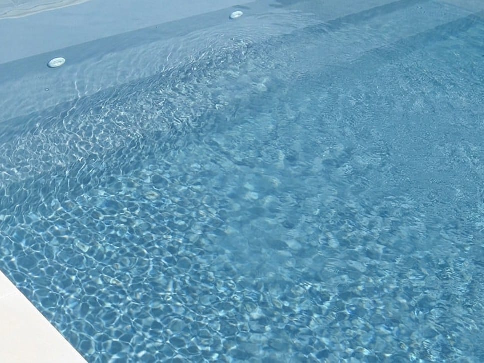 Simulation : eau d'une piscine Coverborvo avec un PVC armé bleu