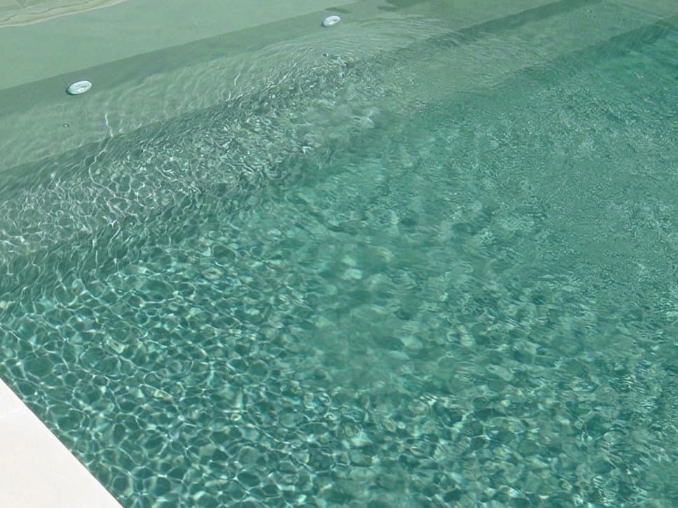 Simulation : eau d'une piscine Coverborvo avec un PVC armé vert